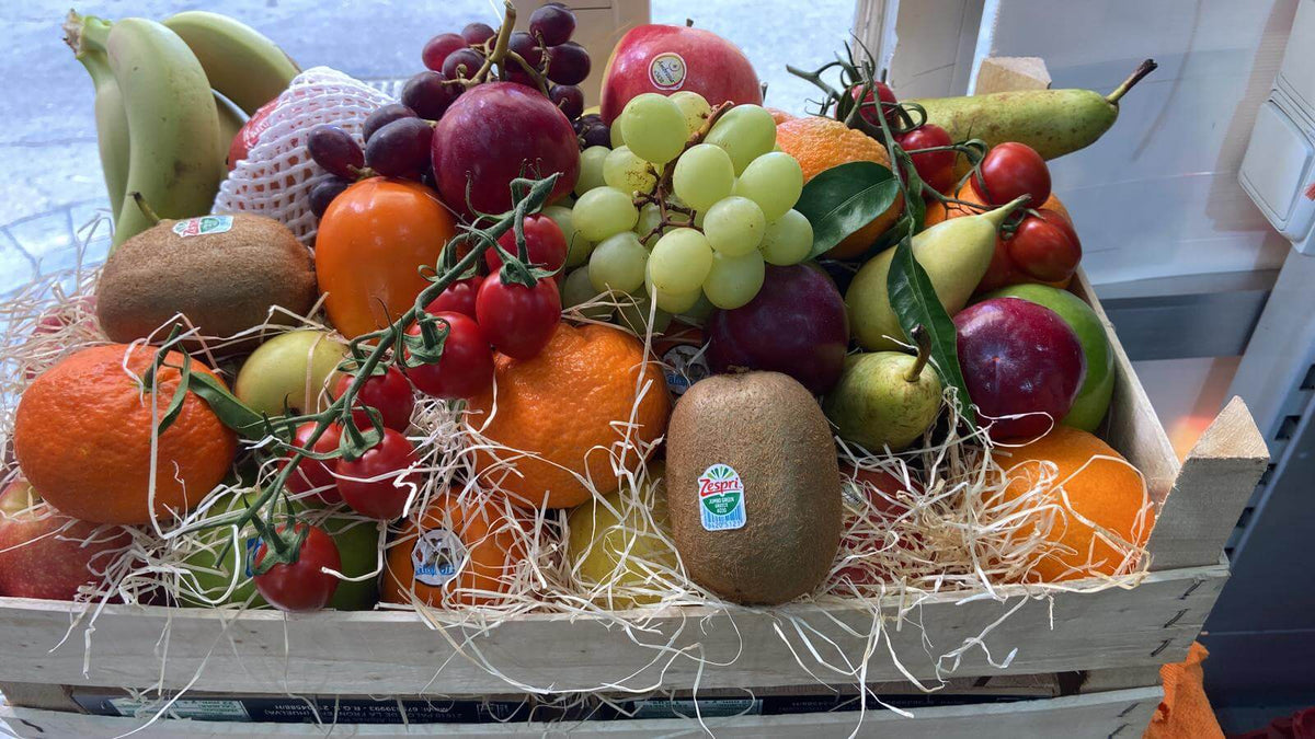 Recibe en casa nuestra Caja de Fruta Variada con la mejor selección de temporada. Directa del campo, fresca, llena de vitaminas y sabor. ¡Pide la tuya hoy!